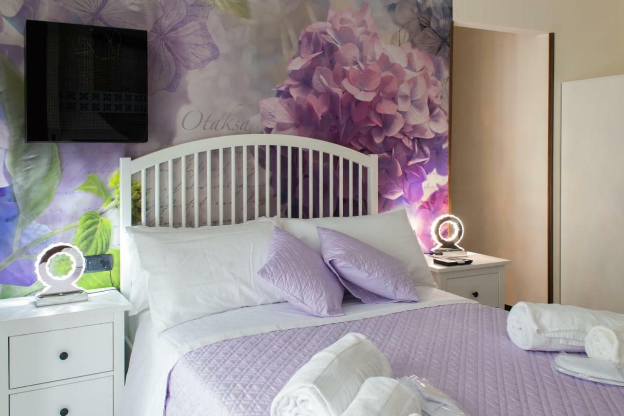 Bed Boutique Colors Guest house Naples