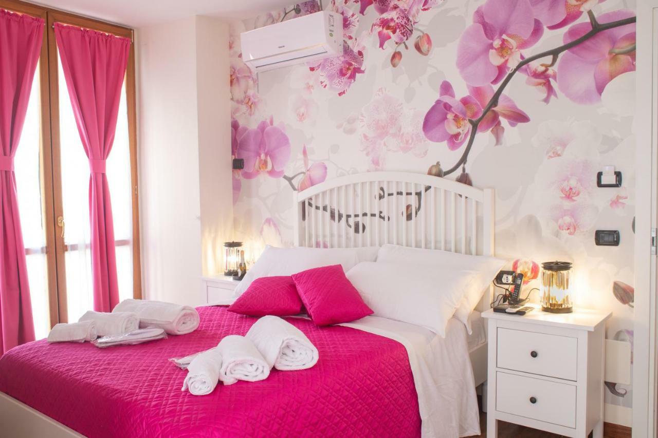 Bed Boutique Colors Guest house 4*