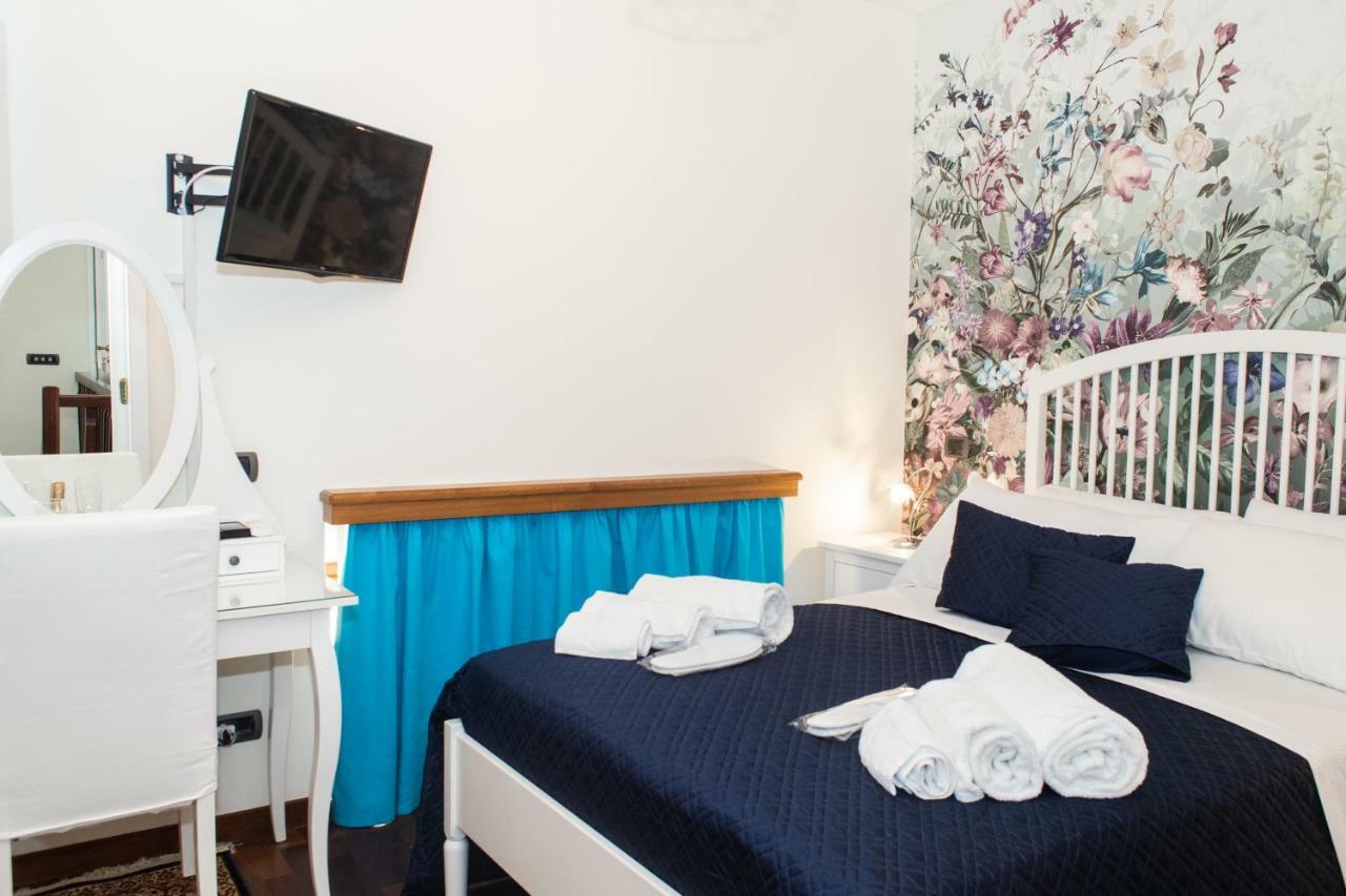 Bed Boutique Colors Guest house Naples