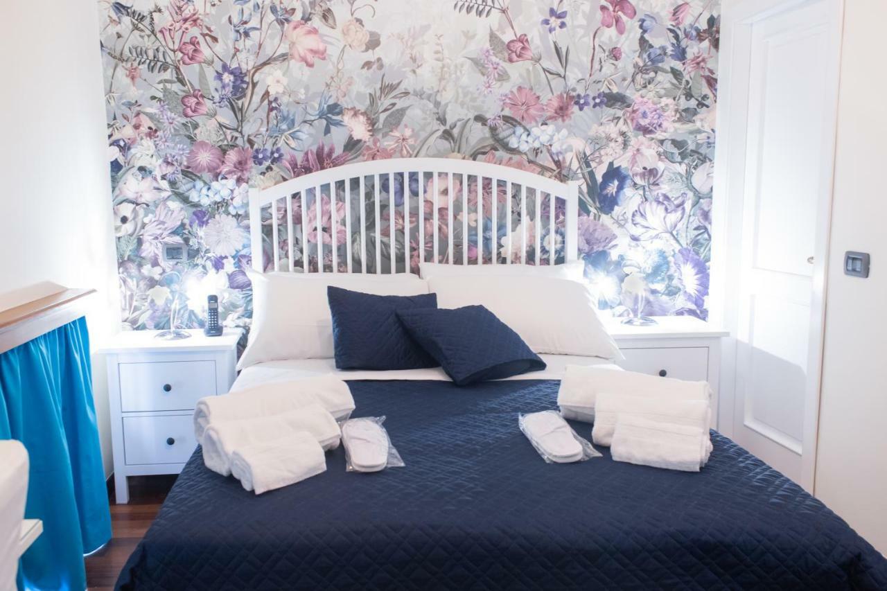 Bed Boutique Colors Guest house Naples